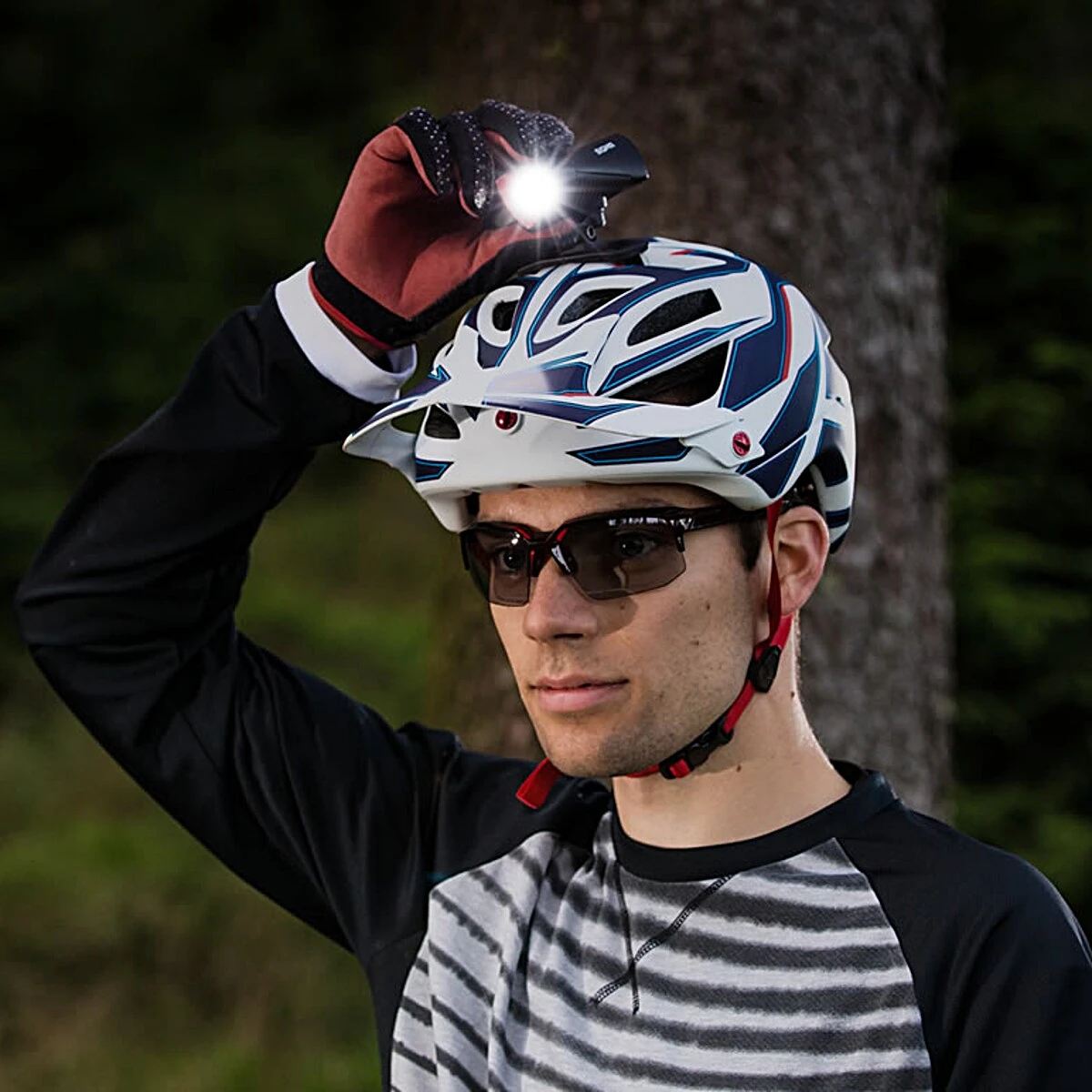 SIGMA Buster 700 HL LED Helmet Light Battery Powered 6 SIGMA Buster 700 HL LED Helmet Light Battery Powered - Billede 4